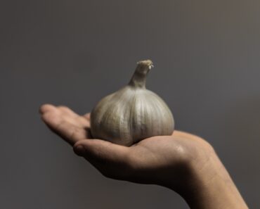 What Will Happen If You Eat Garlic On An Empty Stomach